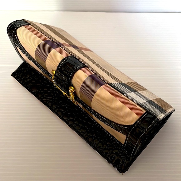 BURBERRY’S OF LONDON. Check Bifold Luxury Vintage Wallet. Patent Leather inside - Picture 3 of 11